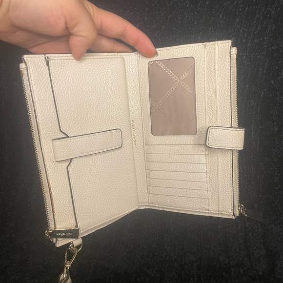 Michael Kors wristlet wallet - Picture 2 of 5